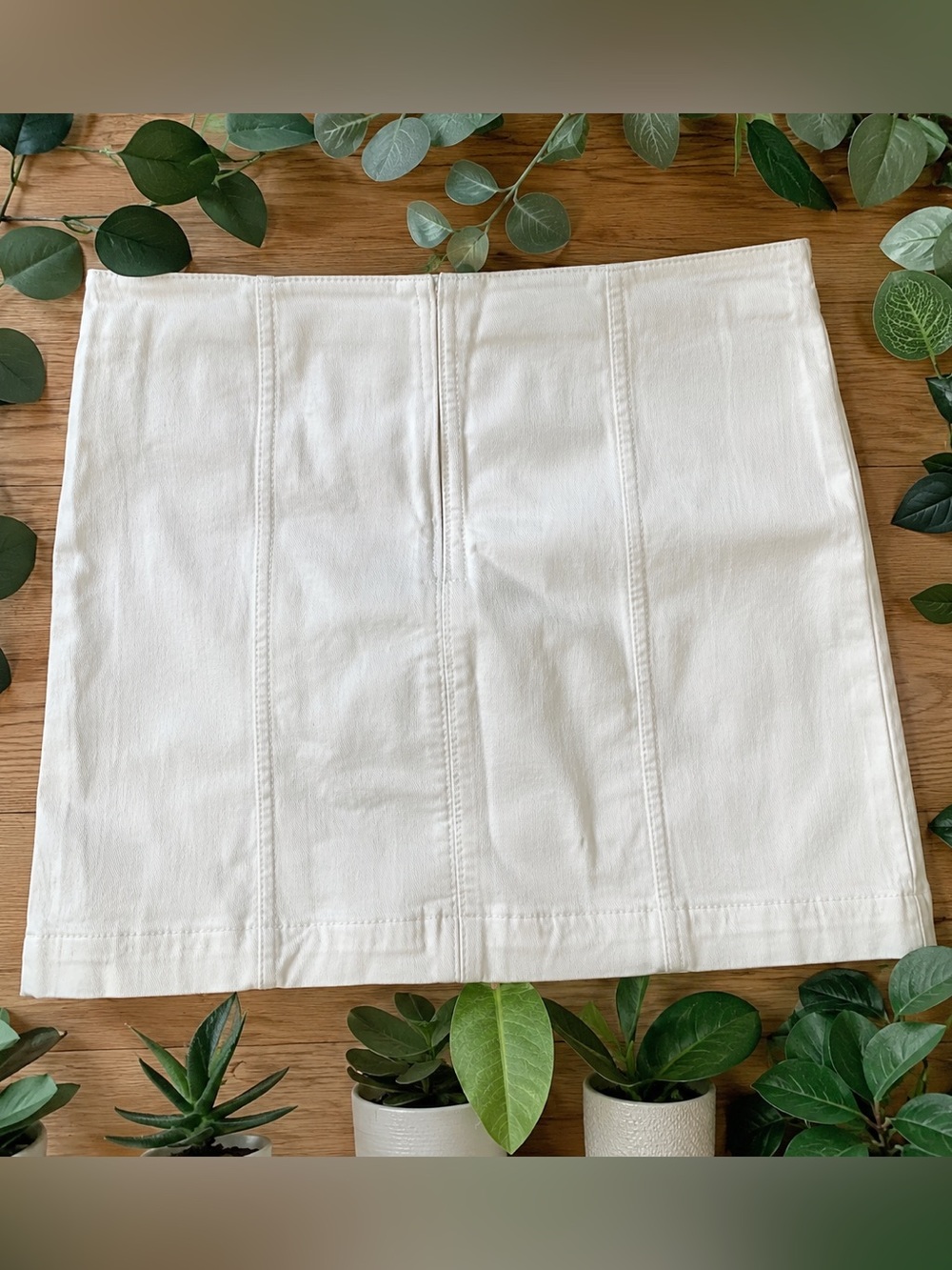 Free People White Denim Mini Skirt Size 8 Cotton Blend Zip Back Boho Coastal - Picture 4 of 5